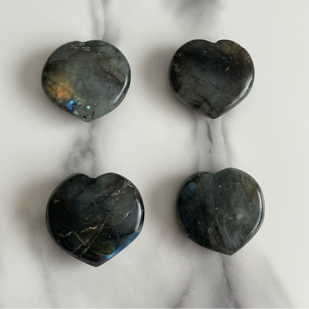 Mini Labradorite Heart - Picture 7 of 9